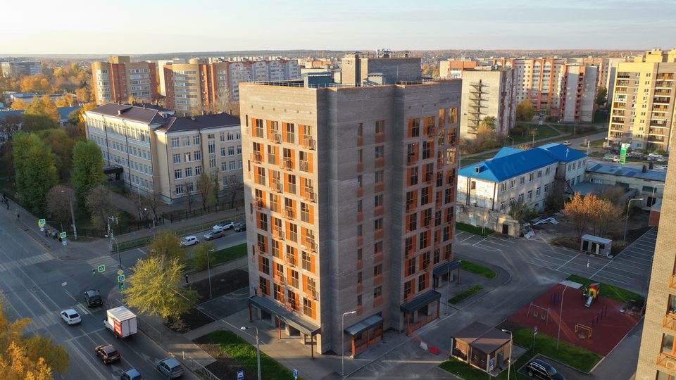 Красное яблоко