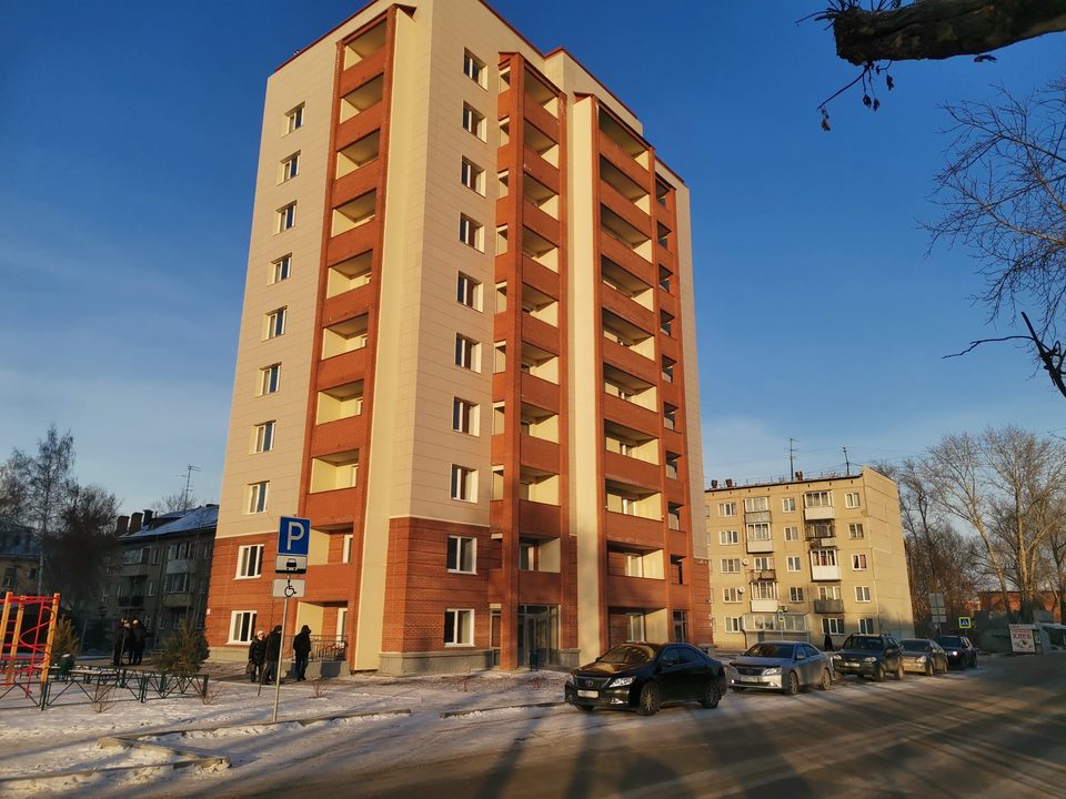 Многоэтажный жилой дом с офисными помещениями по ул.Калинина г.Обь НСО