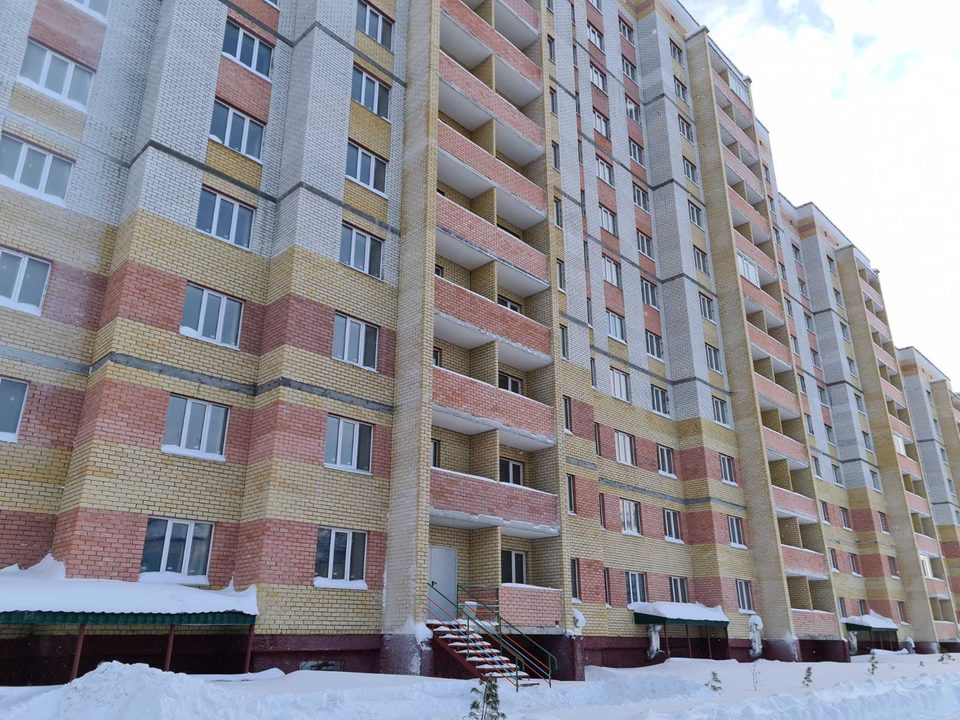 Многоэтажный кирпичный жилой дом №23 со встроенными помещениями общественного назначения на 1-м и подвальных этажах-подземной парковкой на придомовой территории с комплексной инфраструктурой в 41 микрорайоне города Сургута.II этап строительства-5.6 секции