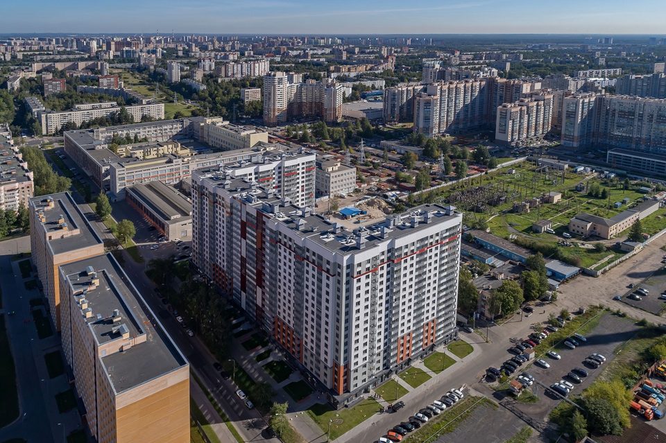 Дом на Обручевых» (возможно указание коммерческого обозначения без кавычек)