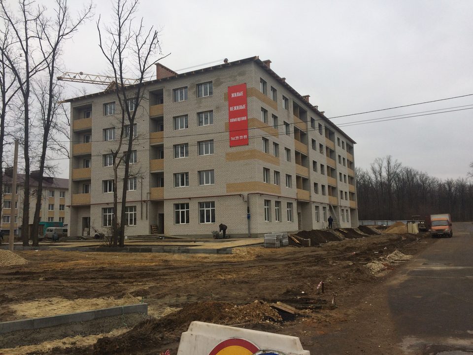 Многоквартирный пятиэтажный жилой дом с помещениями общественного назначения в части здания
