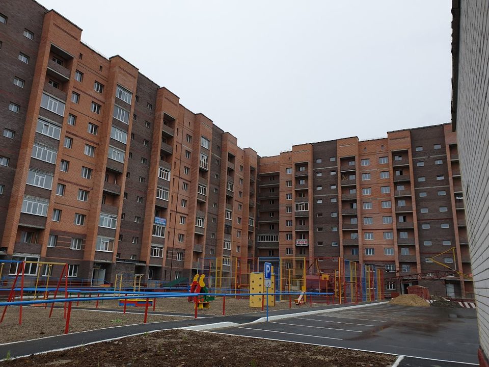 Многоквартирный жилой дом со встроенными общественными помещениями по ул.Космонавтов - ул.Молодежная в п. Солнечный Сургутского района Тюменской области. 3 этап строительства